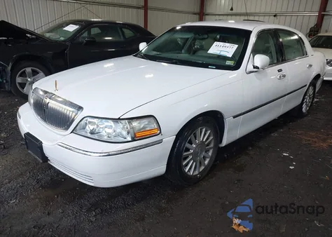 2004 Lincoln Town Car Signature from USA, damaged, VIN 1LNHM81W54Y659610